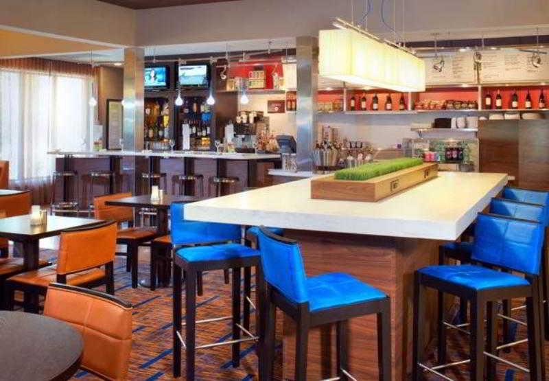 Hotel Courtyard Columbus Worthington Restaurant photo
