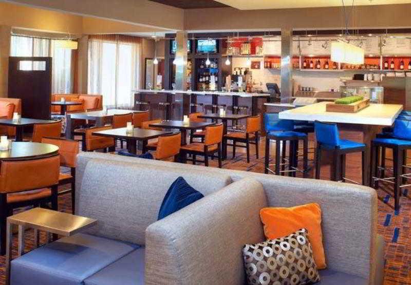 Hotel Courtyard Columbus Worthington Restaurant photo